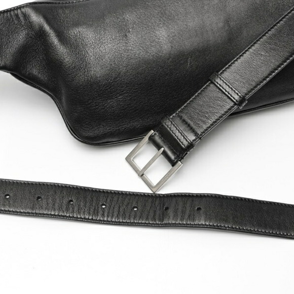 Saint Laurent Classic Monogram Belt Bag 590076 Leather Black S-158728 Saint Laurent Classic Monogram Belt Bag Black – voilà.id main image 4